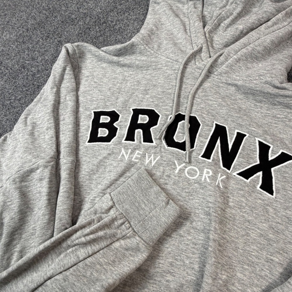 H&M Divided Bronx New York Mens Medium Graphic Hoodie‎ Grey Heather Sweatshirt